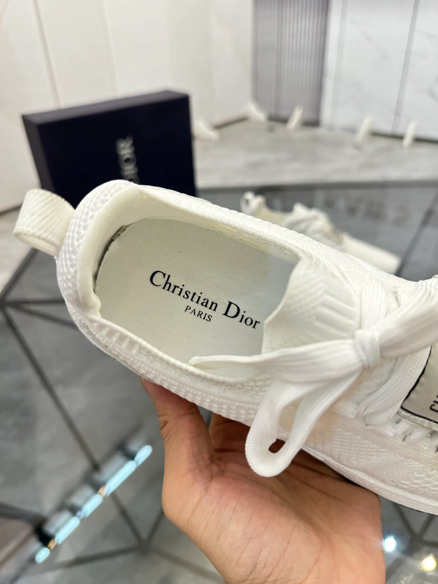 Selling men's shoes 💰: 💰P400¥ Product trademark: Dior* "Dior*" low-top casual shoes Regular size: 38-44 (can be customized to 45) Product materials: Imported breathable fly knit upper, breathable lining, original outsole. Number: 558